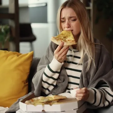 Jedete li kad ste tužni ili uznemireni? To može dovesti do ozbiljnog problema, usvojite ove navike