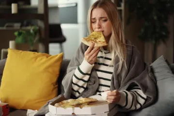 Jedete li kad ste tužni ili uznemireni? To može dovesti do ozbiljnog problema, usvojite ove navike