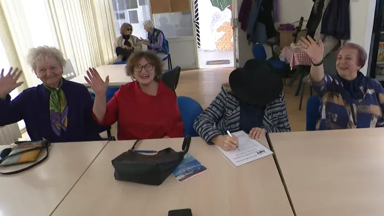 Osječki umirovljenici u zlatnim godinama uče strane jezike: 'U svakom slučaju će nam biti lijepo'