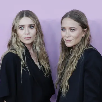 Jeziva reklama s blizankama Olsen se &scaron;iri dru&scaron;tvenim mrežama: Svi se nadaju da je AI