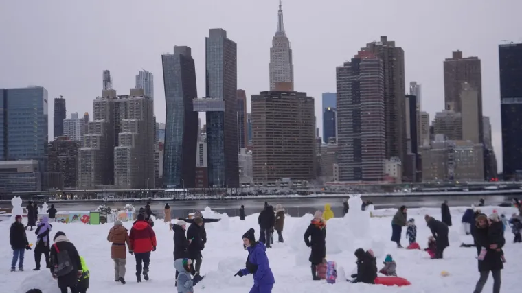 Grudanje se pretvorilo u okr&scaron;aj s policijom, gradonačelnik ne vidi problem