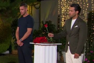 Dvije djevojke &scaron;okirale Petra i odbile njegovu ružu: 'Sviđa mi se Karlo'