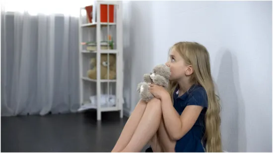 &Scaron;to učiniti ako vam dijete krene pričati detalje o duhu u sobi ili o pro&scaron;lom životu?