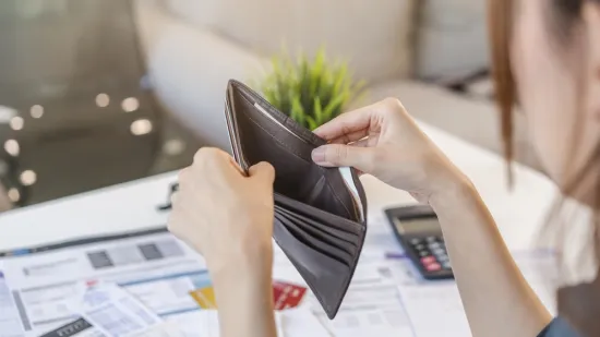 Ovim znakovima prijeti pravi financijski kolaps u ožujku: Novac će im doslovce ispariti