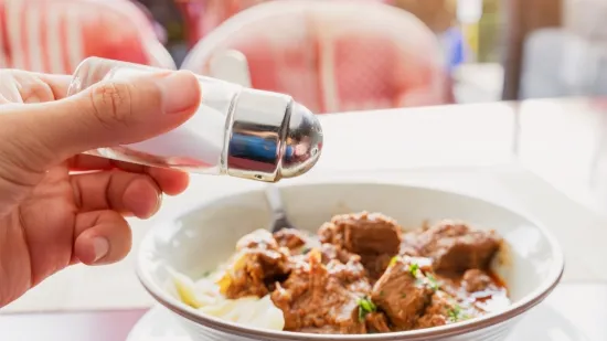 Znanstvenici upozoravaju: Dodavanje ove namirnice u hranu povećava rizik od depresije