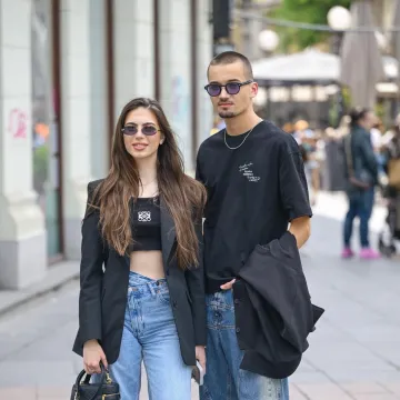 Jolina kći uživa u Parizu: Pohvalila se ekskluzivnim mjestom na kojem je popila kavu s dečkom