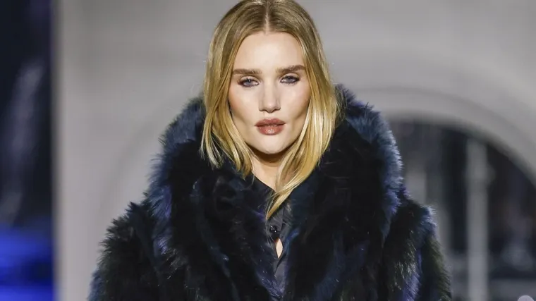 &Scaron;to se dogodilo s licem slavne ljepotice? Rosie Huntington-Whiteley izgleda neprepoznatljivo