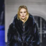 &Scaron;to se dogodilo s licem slavne ljepotice? Rosie Huntington-Whiteley izgleda neprepoznatljivo