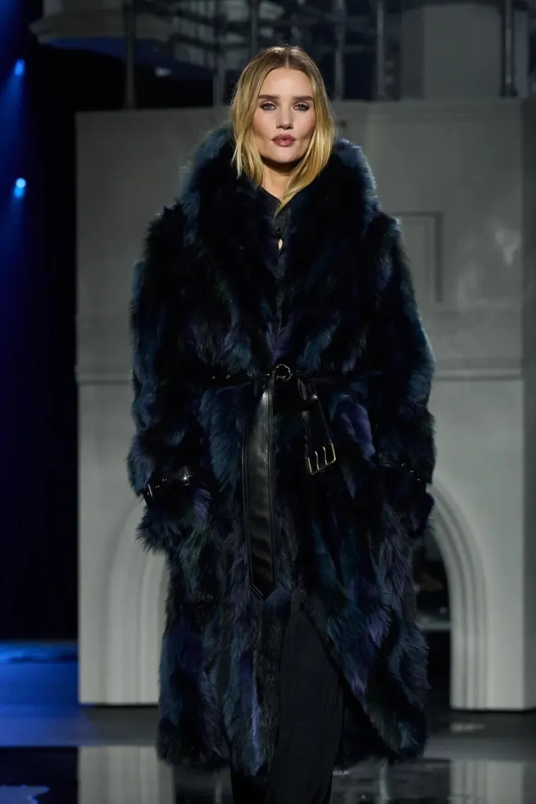 &Scaron;to se dogodilo s licem slavne ljepotice? Rosie Huntington-Whiteley izgleda neprepoznatljivo