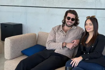 Uživaju na suncu: S kojom to mladom damom &Scaron;ime u sredi&scaron;tu Splita ispija kavu?