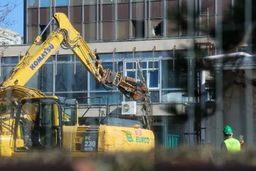 Bageri krenuli s ru&scaron;enjem oko Vjesnika: Na 15. katu postavili posebne podupirače