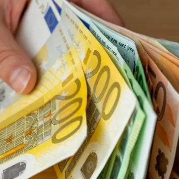 Hrvati na računima imaju vi&scaron;e od 30 milijardi eura, a evo u &scaron;to najvi&scaron;e ulažu