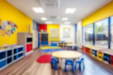 Odgajateljice iz vrtića dječaka ugurale u hranilicu pa pozvale djecu da ga ismijavaju