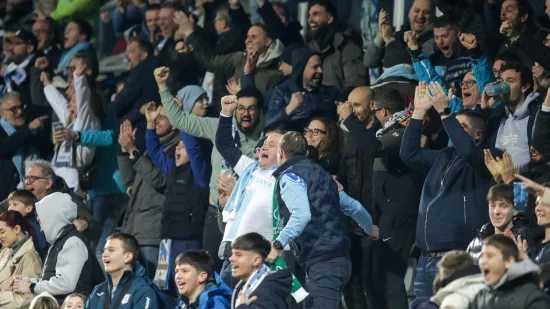 Euforija na Rujevici, navijači luduju, a jedan zamaskirani lik s bakljom je ukrao pažnju