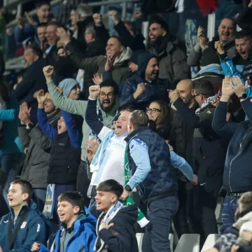 Euforija na Rujevici, navijači luduju, a jedan zamaskirani lik s bakljom je ukrao pažnju