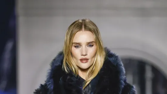 Promjene na licu manekenke potaknule raspravu obožavatelja: Pogledajte kako ona inače izgleda