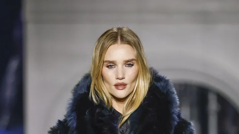 Promjene na licu manekenke potaknule raspravu obožavatelja: Pogledajte kako ona inače izgleda