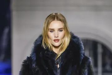 Promjene na licu manekenke potaknule raspravu obožavatelja: Pogledajte kako ona inače izgleda