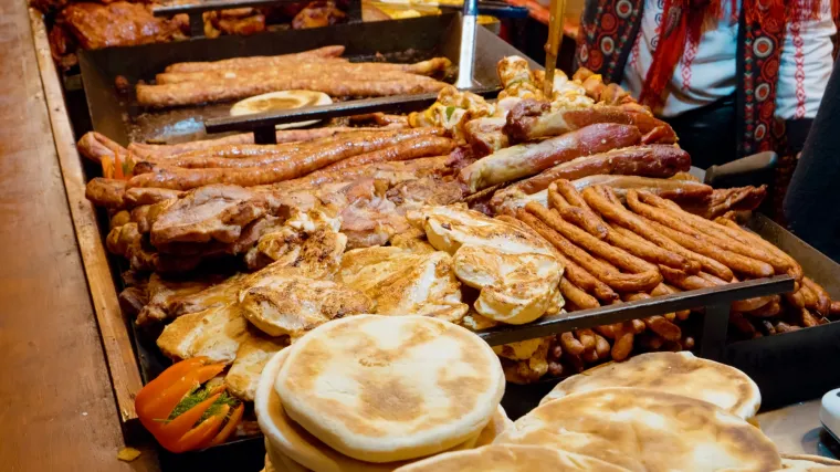 Dječak (16) pojeo kobasicu pa se sru&scaron;io: Umro je sat vremena kasnije u bolnici