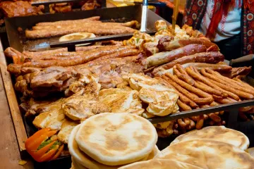 Dječak (16) pojeo kobasicu pa se sru&scaron;io: Umro je sat vremena kasnije u bolnici