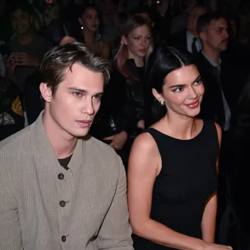 Uf, koji neugodnjak! Kendall Jenner 'izvisila' na Armani reviji u Milanu