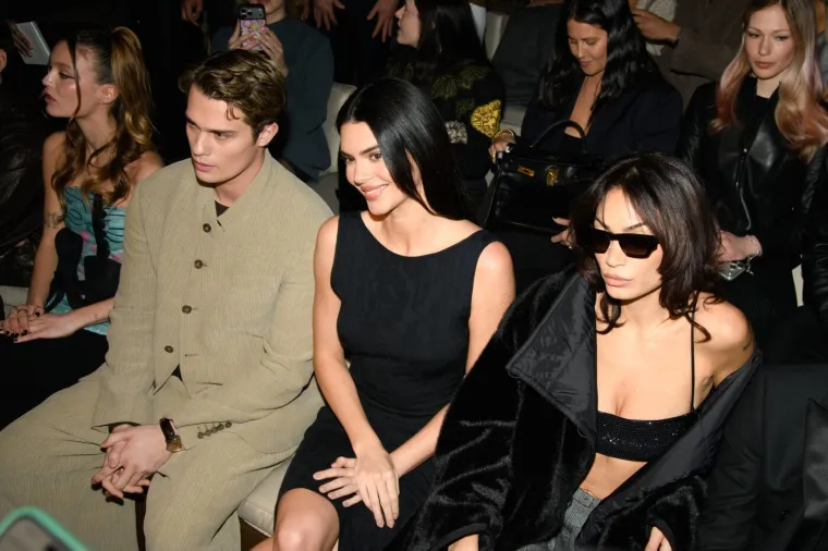 Uf, koji neugodnjak! Kendall Jenner 'izvisila' na Armani reviji u Milanu