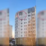 Dječak star 18 mjeseci pao s desetog kata, prolazinici ga spasili pomoću kaputa!