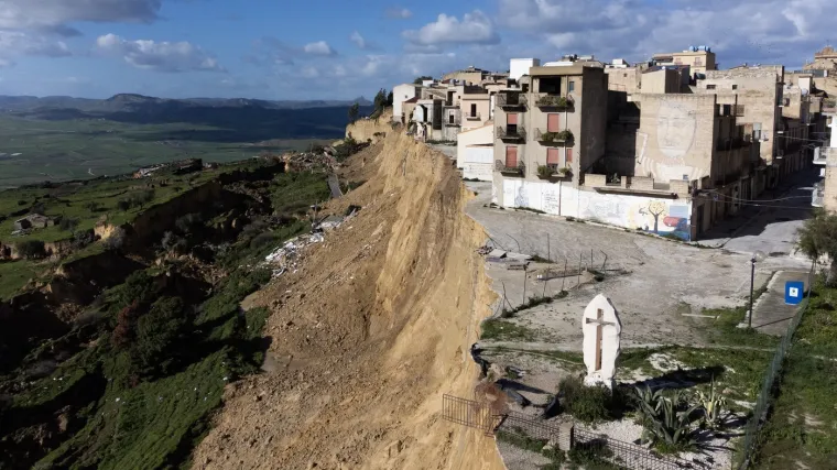 Opasna akcija spa&scaron;avanja u gradu koji 'klizi' u provaliju: 'Bilo je to kao pljačka banke'