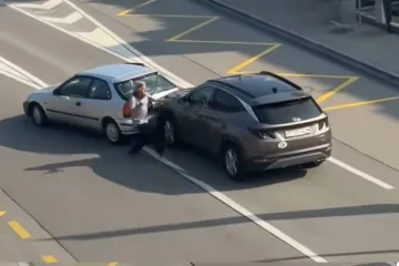 Karma odmah kaznila divljaka koji je izazvao prometnu nesreću i poku&scaron;ao zbrisati!