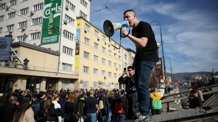 Prosvjednici u Sarajevu blokirali promet i poslali o&scaron;tru poruku vlastima: 'Djeca koju je ubio sistem'