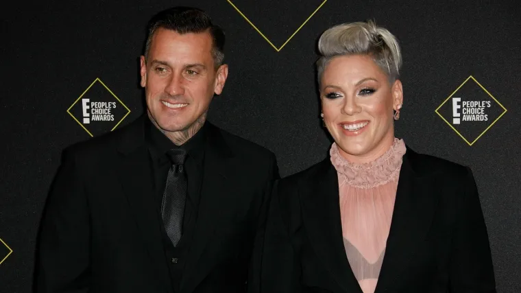 Pink bijesna zbog glasina o razvodu: 'Možda su mogli obavijestiti mene i djecu'