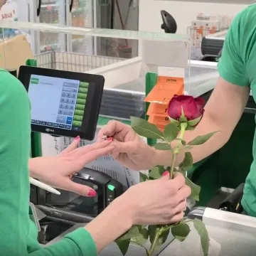 Zaprosio je na blagajni gdje su se upoznali: Jednostavna gesta koja je sve odu&scaron;evila