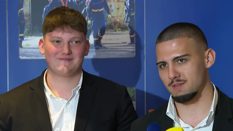 Hrabri Tin i Erik dobili nagradu za naročit pothvat: Iz olujne bure spasili obitelj od utapanja