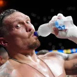 Poznato protiv koga Usik brani naslov, a lokacija je spektakularna