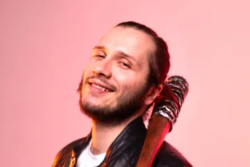 Mahir Kapetanović bez zadr&scaron;ke: Od 'Večere za 5' do iskrene priče o glazbi i borbi s alkoholizmom