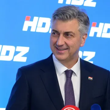 Jedno lice upalo u oči među brojnim političarima na važnom događaju HDZ-a: Pogledajte o kome se radi