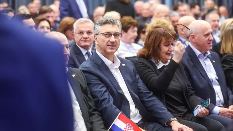 Jedno lice upalo u oči među brojnim političarima na važnom događaju HDZ-a: Pogledajte o kome se radi