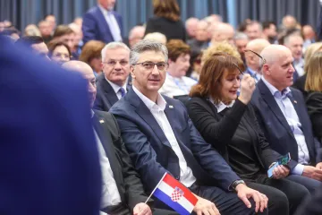 Jedno lice upalo u oči među brojnim političarima na važnom događaju HDZ-a: Pogledajte o kome se radi