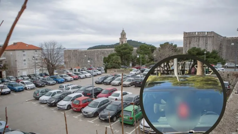 Dubrovčani vidjeli &scaron;to mladić (25) ima zakačeno na retrovizoru: Odmah su pozvali policiju