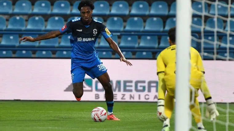 &Scaron;to je ovo?! Čudesni pogodak Iurija Tavaresa gledat ćete vi&scaron;e puta: Ovo je za TV &scaron;pice