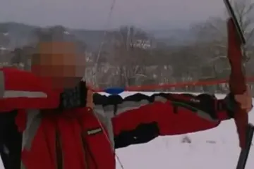 Strava u susjedstvu! Umirovljeni vatrogasac ubio suprugu samostrelom pa presudio sebi: Pogodio ju ravno u čelo