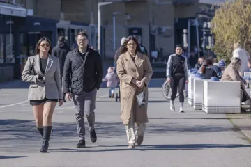 Ukrala svu pažnju u kratkoj haljini i čizmicama! Pogledajte tko je sve uživao na kavi ovu subotu