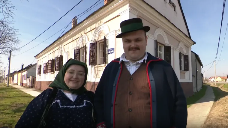 On voli tkati, a ona mu &scaron;trika: Ljubav iz Kru&scaron;evice njeguje &scaron;okačku tradiciju