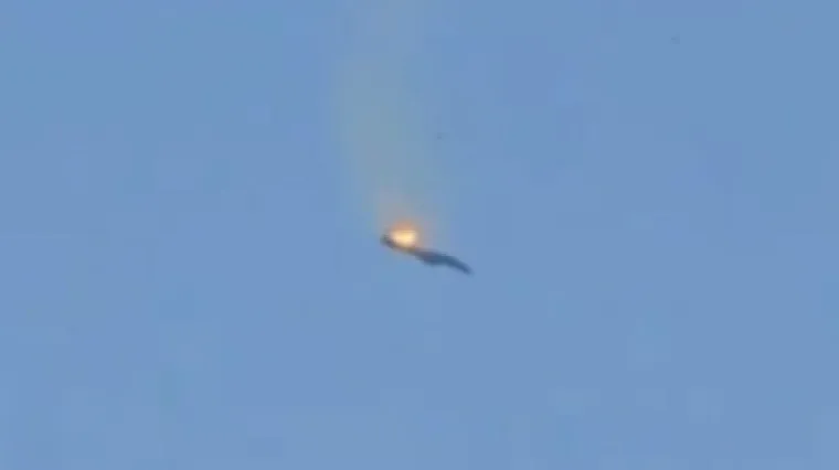 Pogledajte snimku pada američkog aviona! Oborio ga Iran ili je riječ o slučajnom pogotku?