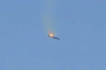 Pogledajte snimku pada američkog aviona! Oborio ga Iran ili je riječ o slučajnom pogotku?