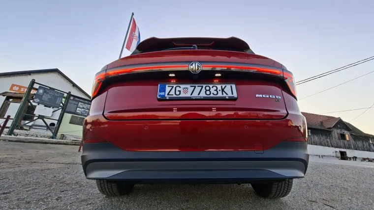 SUV anomalija privlači poglede, a bome ima i 'mi&scaron;iće': Mnogima bi ovo mogao biti pun pogodak