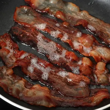 Ne bacajte masnoću od slanine nakon pečenja: Iskoristite ovaj kuharski trik