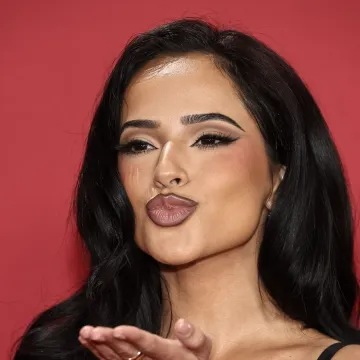 Mlada pjevačica nikad ljep&scaron;a i samopouzdanija: Prebrodila javni skandal i izdaju