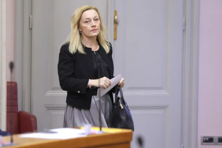 Za Net.hr: Odjeću kupuje promi&scaron;ljeno, kuha najbolje juhe: Za&scaron;to joj je uvijek križić oko vrata?