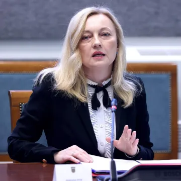 Za Net.hr: Odjeću kupuje promi&scaron;ljeno, kuha najbolje juhe: Za&scaron;to joj je uvijek križić oko vrata?